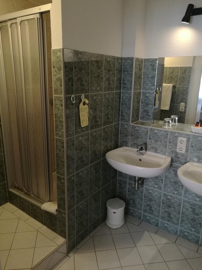Hotel Buetzower Hof エクステリア 写真