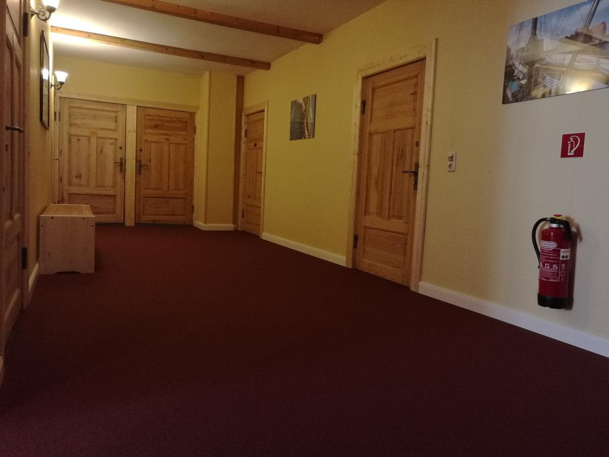 Hotel Buetzower Hof エクステリア 写真