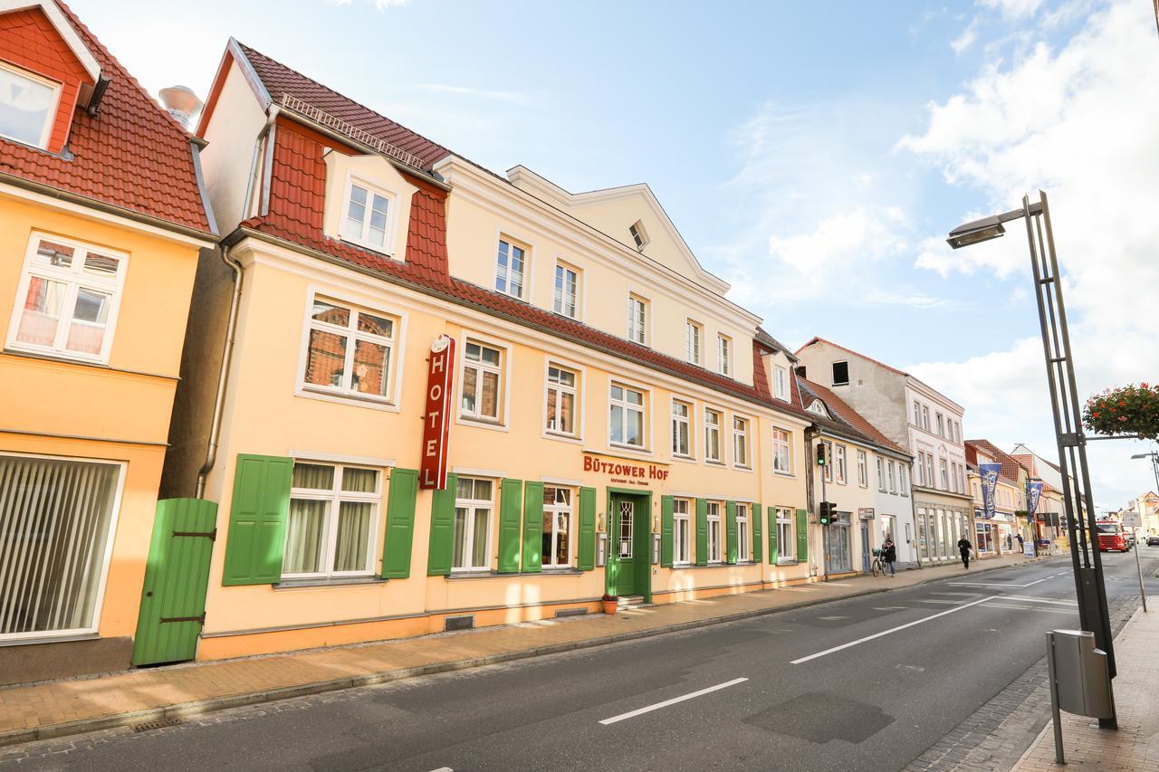 Hotel Buetzower Hof エクステリア 写真